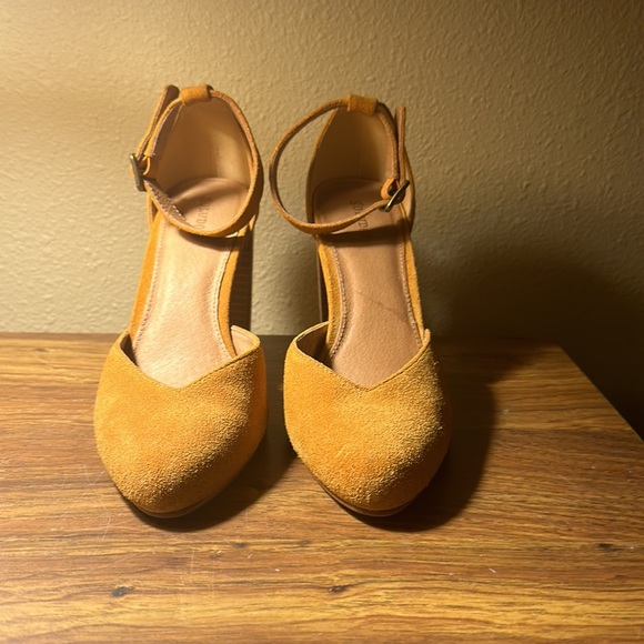 Soludos Collette Heel in Mustard Yellow - Picture 5 of 6